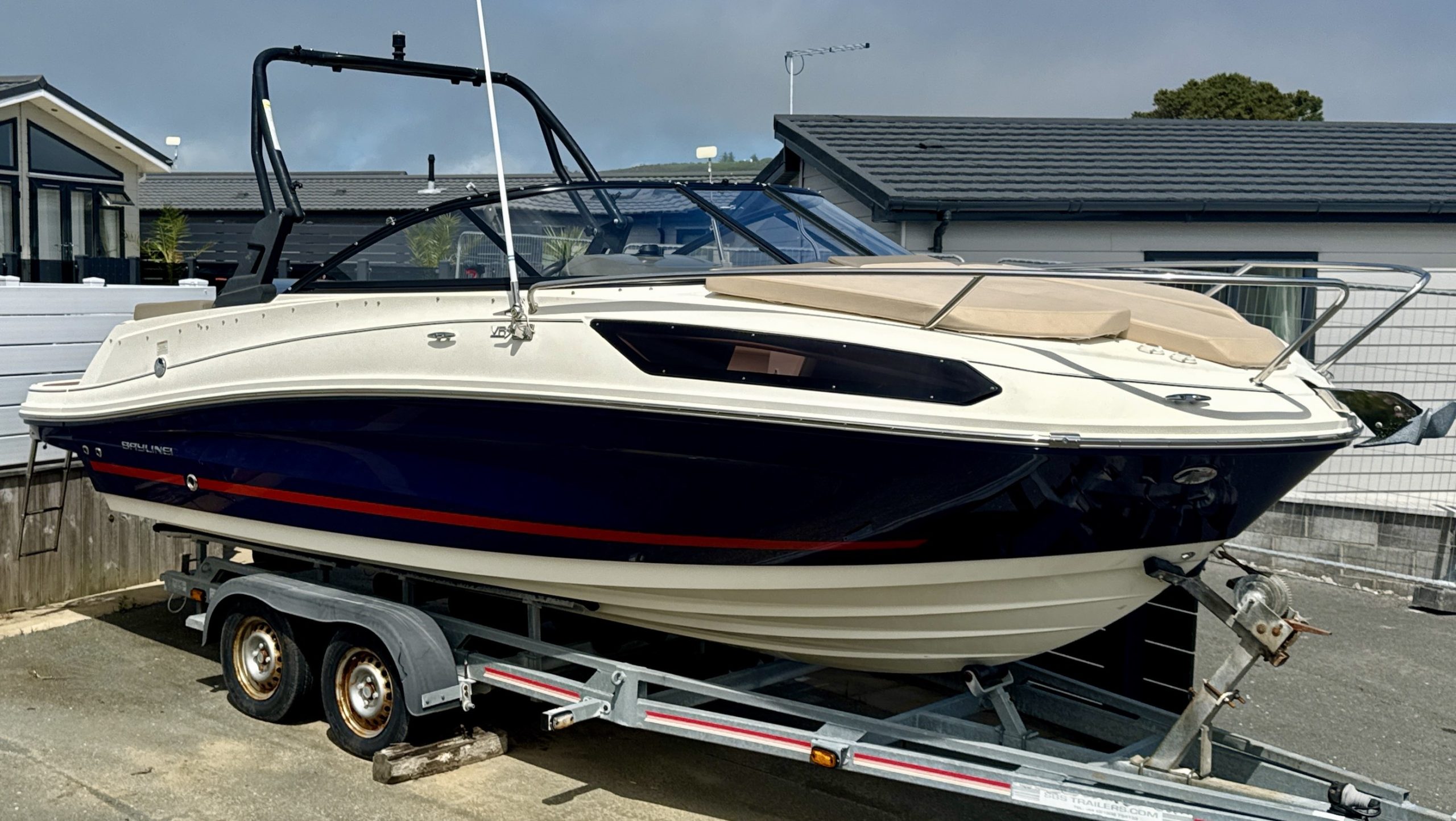 Bayliner VR5 Cuddy + Mercruiser MPI200 4.5L