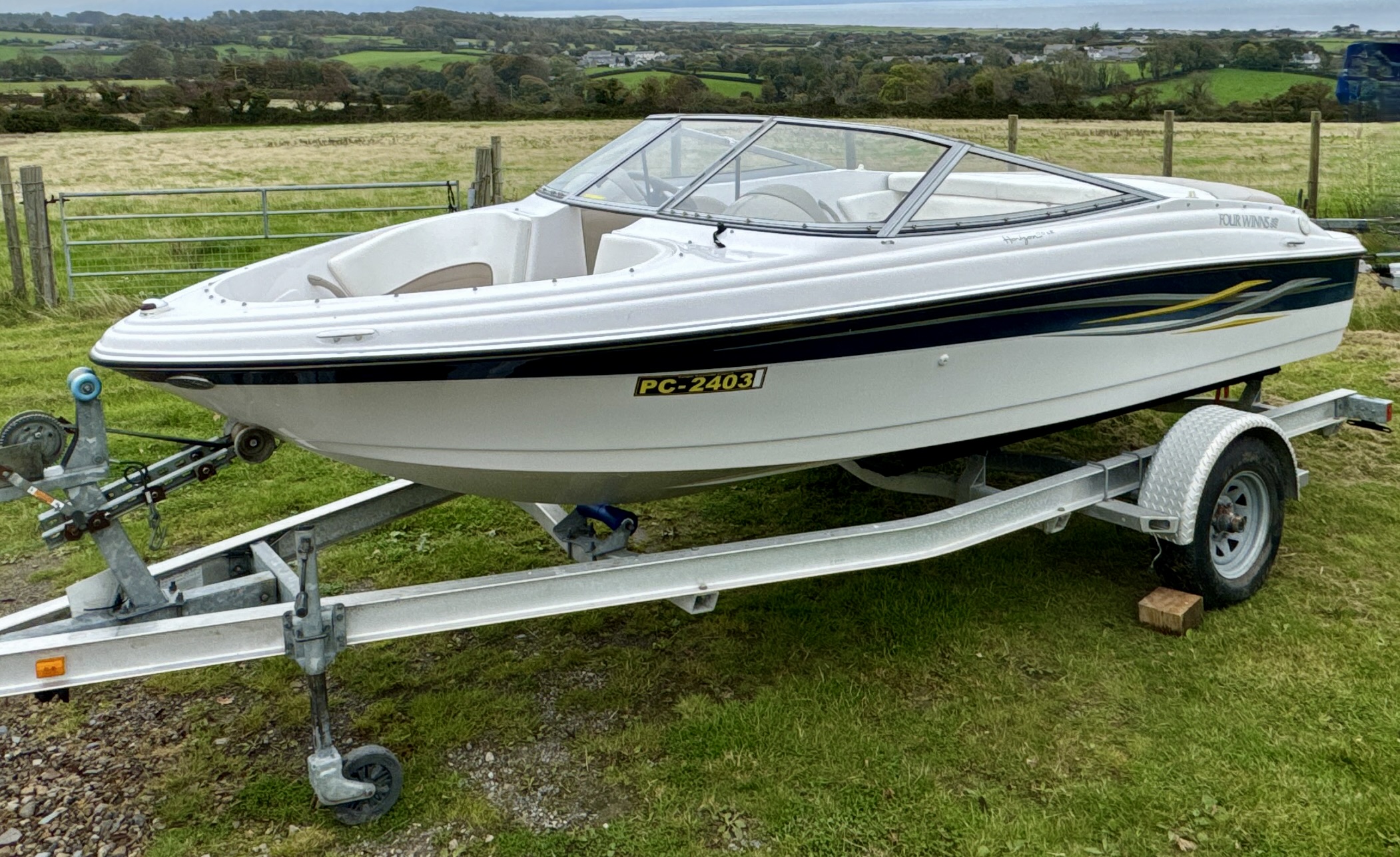 Four Winns Horizon 170 LE + Volvo 3.0L GL